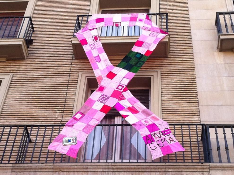 Imagen de archivo de la celebración del Día mundial contra el cáncer de mama en Zaragoza.