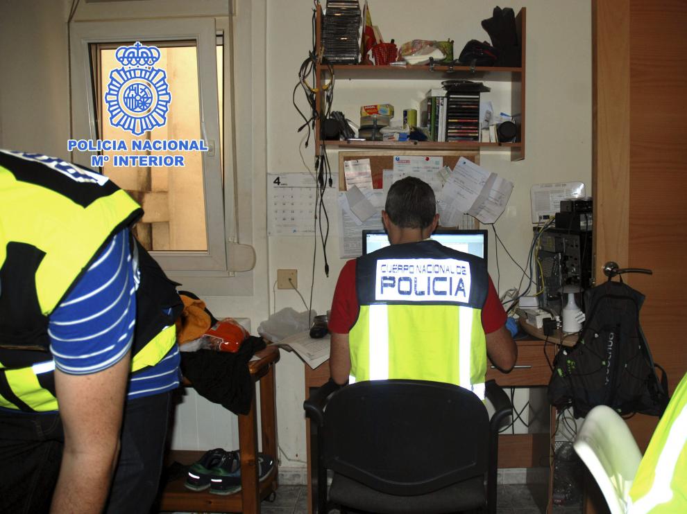 En el registro de su domicilio la Policía localizó "miles de archivos" fotográficos y de vídeo con contenido pedófilo.