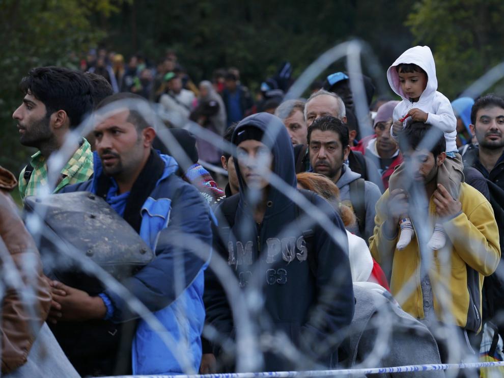 Inmigrantes en la frontera con Hungría.