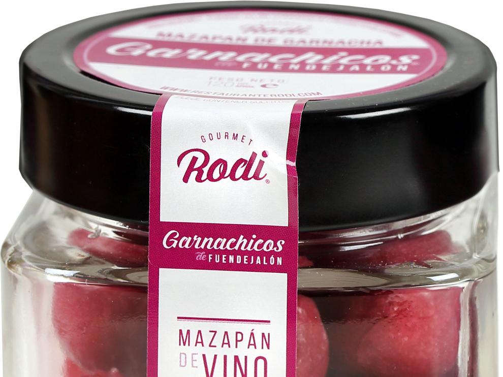 Las hermanas Blanca y Mari Rodríguez, del restaurante Rodi de Fuendejalón, están detrás de la elaboración de estos mazapanes artesanales.