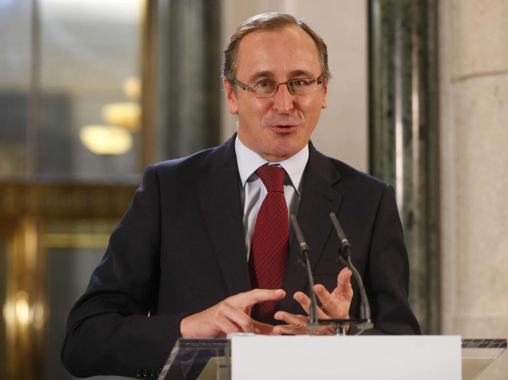 El ministro de Sanidad, Alfonso Alonso, ha trasladado el compromiso del Gobierno de dar luz verde al real decreto.