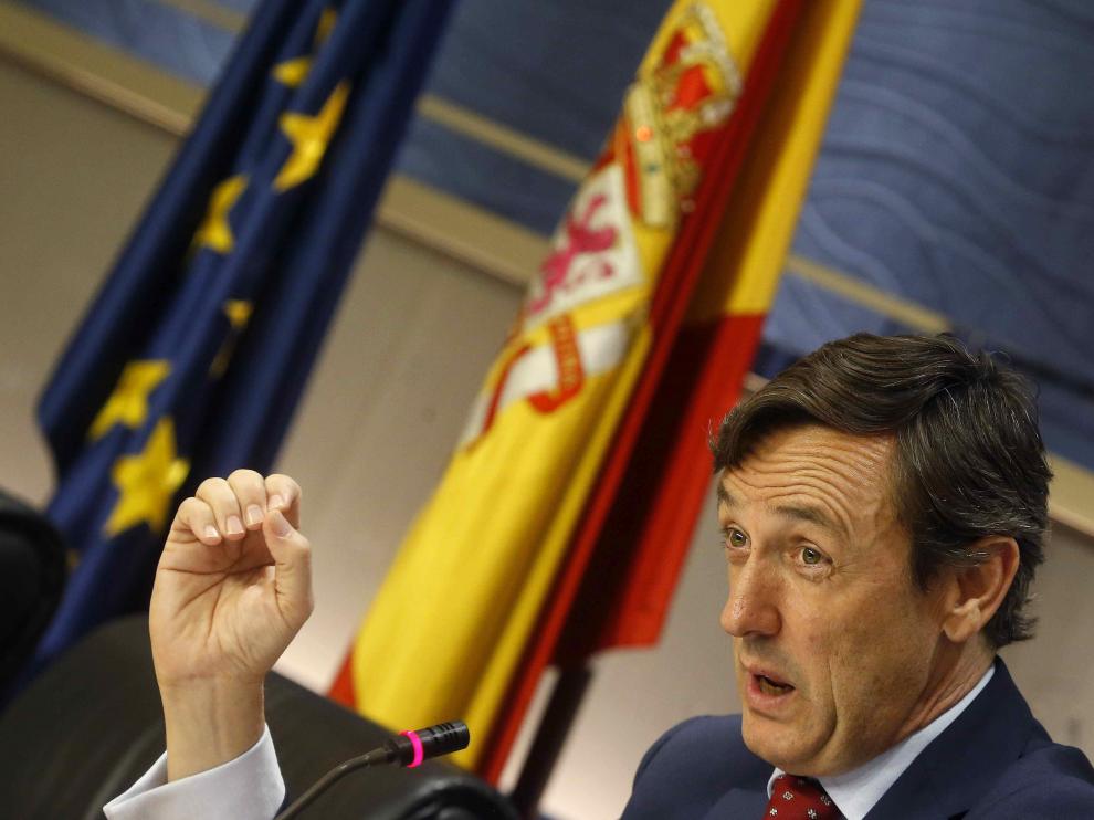 Rafael Hernando tras la reunión de la Mesa de Portavoces en el Congreso de los Diputados.