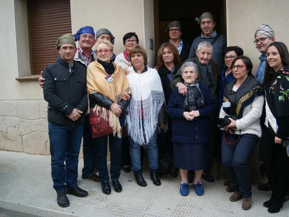 José Iranzo, con su mujer Pascuala y la junta del Cachirulo de Andorra.