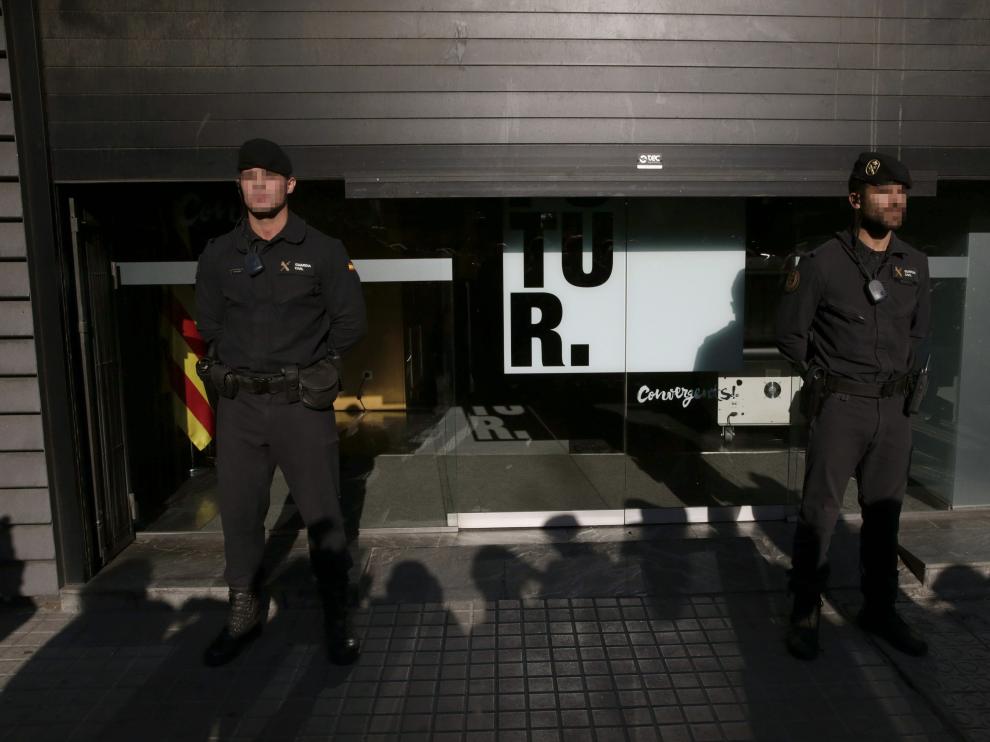 Agentes de la Guardia Civil han detenido hoy al tesorero de CDC, Andreu Viloca, por el presunto cobro de comisiones