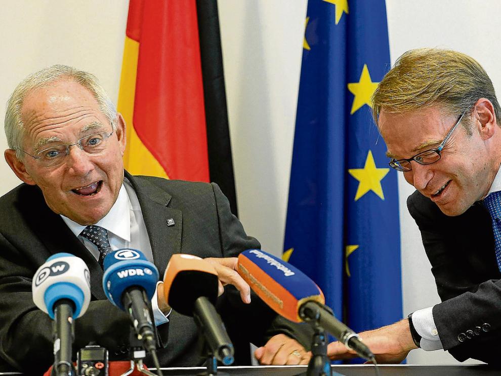 El ministro alemán Wolfgang Schaeuble y el gobernador del Banco de Alemania, Jens Weidmann.