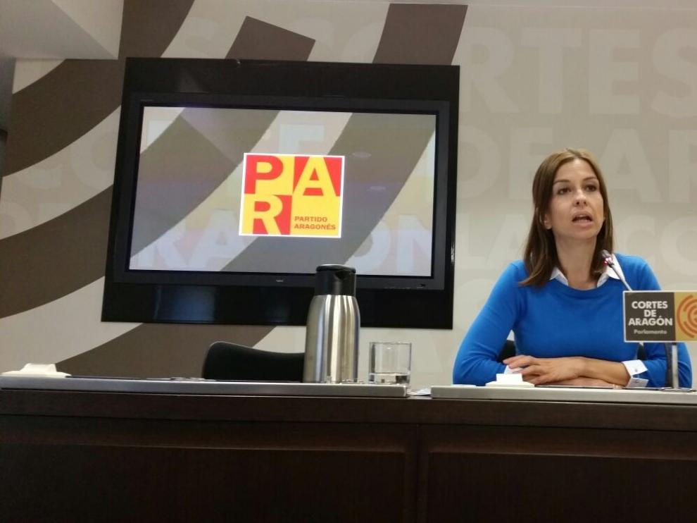 María Herrero en la rueda de prensa sobre Despoblación y fondos europeos en las Cortes.