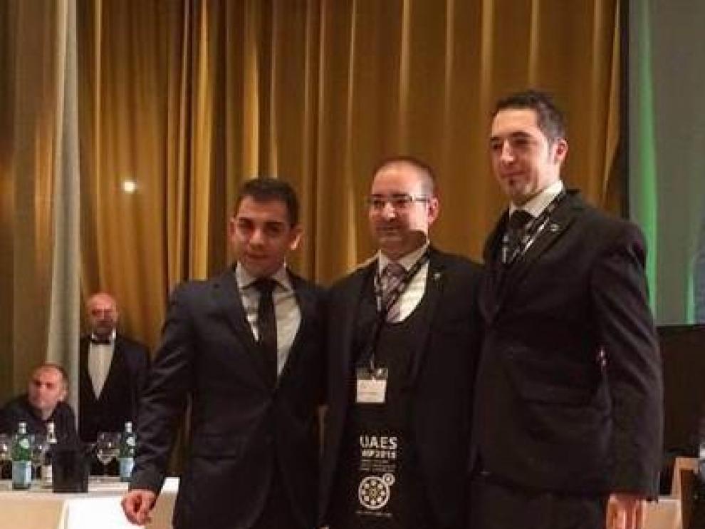 El aragonés Manu Jiménez, a la derecha, con los otros ganadores del nacional de sumillería.