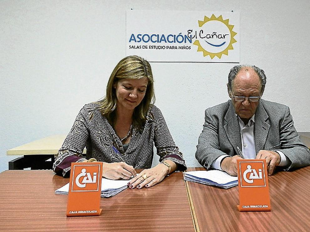 Firma de la colaboración entre la Fundación CAI y El Cañar.