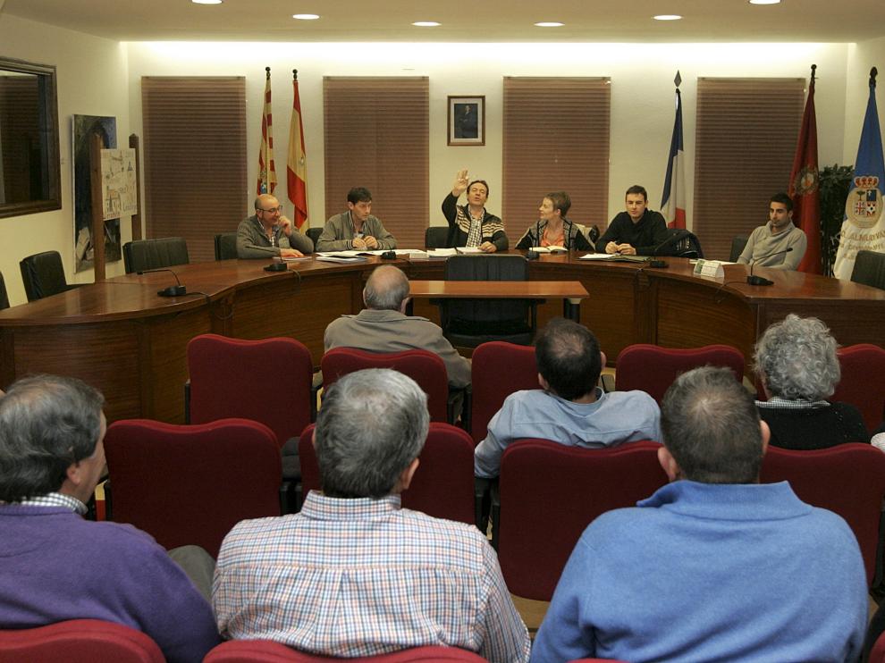 Reunión en el Ayuntamiento de la Comisión por la Dignidad y el Respeto de Almudévar