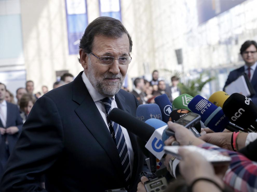 El presidente del Gobierno, Mariano Rajoy, atiende a los medios de comunicación