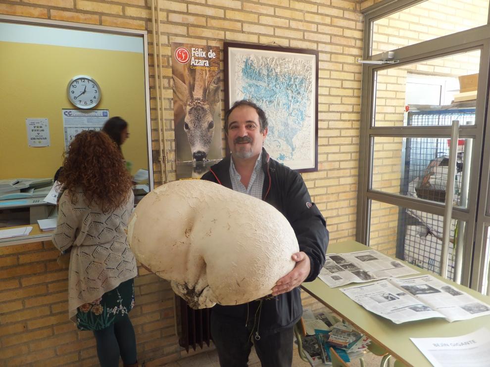 Josan Viñuales, con el ejemplar.