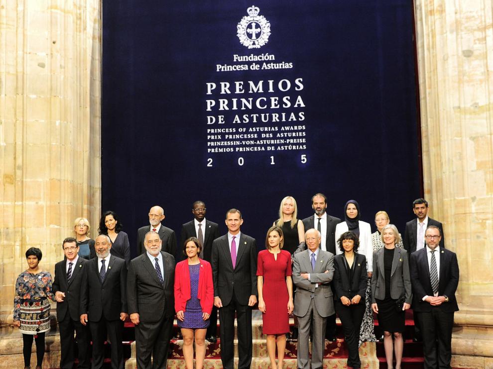 Los Reyes entregan sus insignias a los Premios Princesa de Asturias 2015