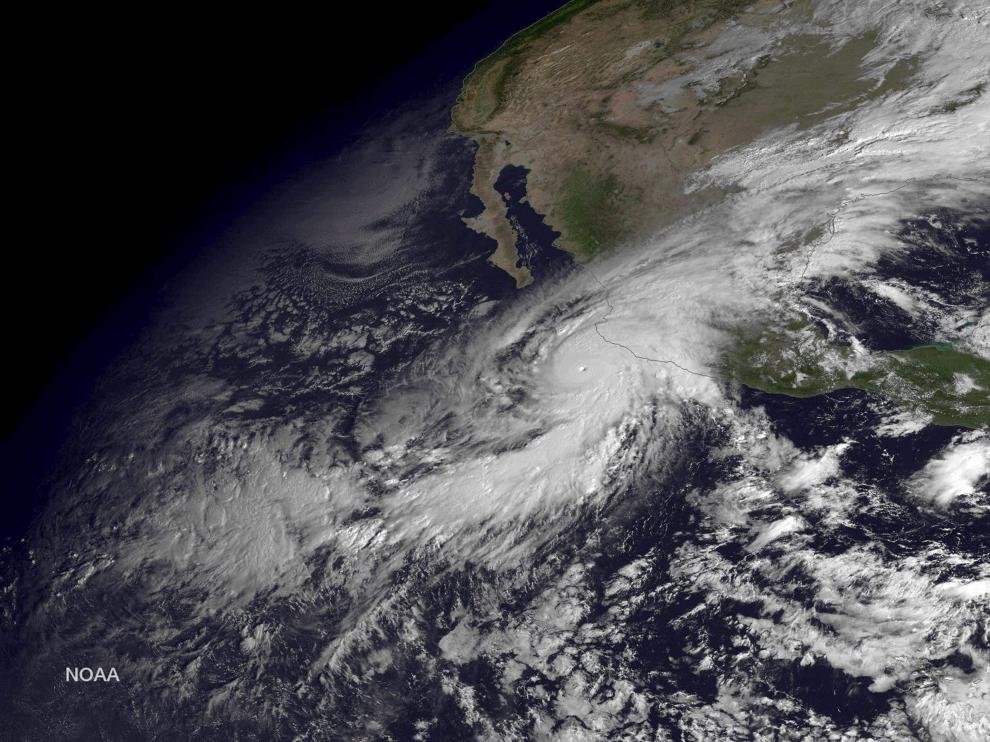 Imagen de satélite en el que se aprecia el huracán Patricia a su llegada a la costa de México.