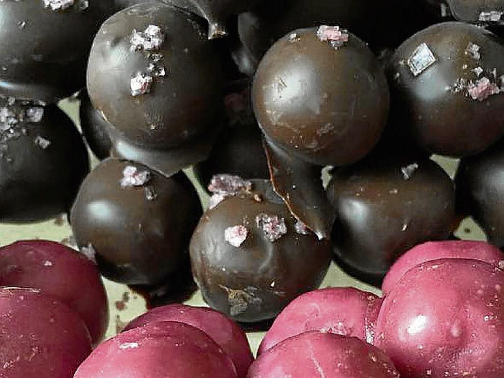 Dos versiones de garnachicos: clásicos y al chocolate.