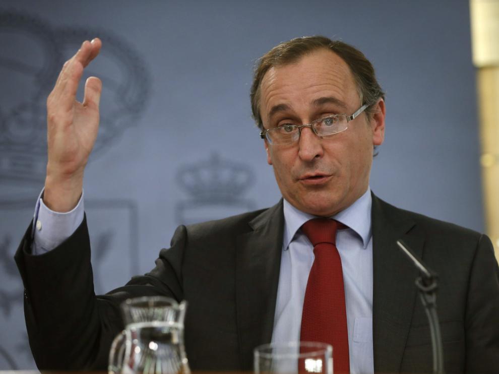 El ministro de Sanidad, Servicios Sociales e Igualdad, Alfonso Alonso, en rueda de prensa.