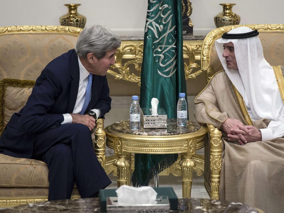 Jonh Kerry durante su encuentro con el Ministro de Arabia Saudí.