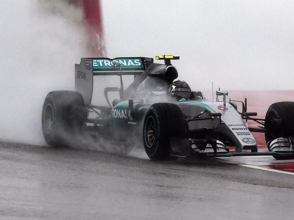 Rosberg sale desde la 'pole' en Austin y Alonso noveno