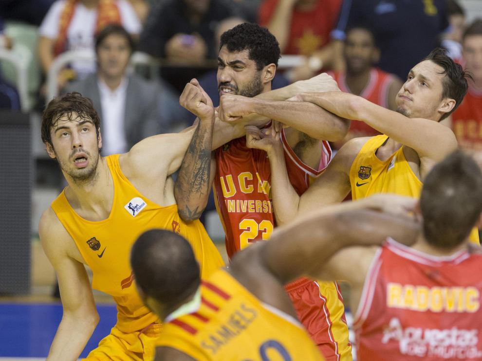 Una imagen del partido entre el UCAM Murcia y el Barça