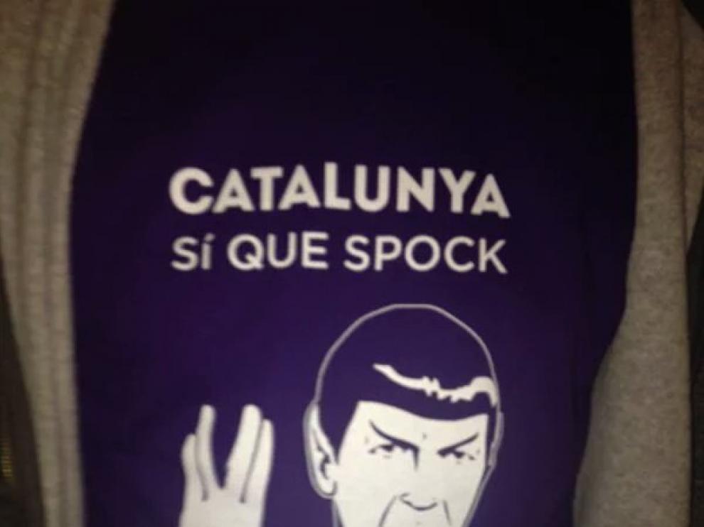 Mr.Spock, que seguía la sesión estampado en la camiseta del diputado de SiQueEsPot Joan Giner