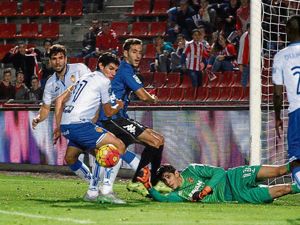 Bono, Vallejo, Cabrera y Diamanka defienden un ataque del Girona, el sábado en Montilivi.
