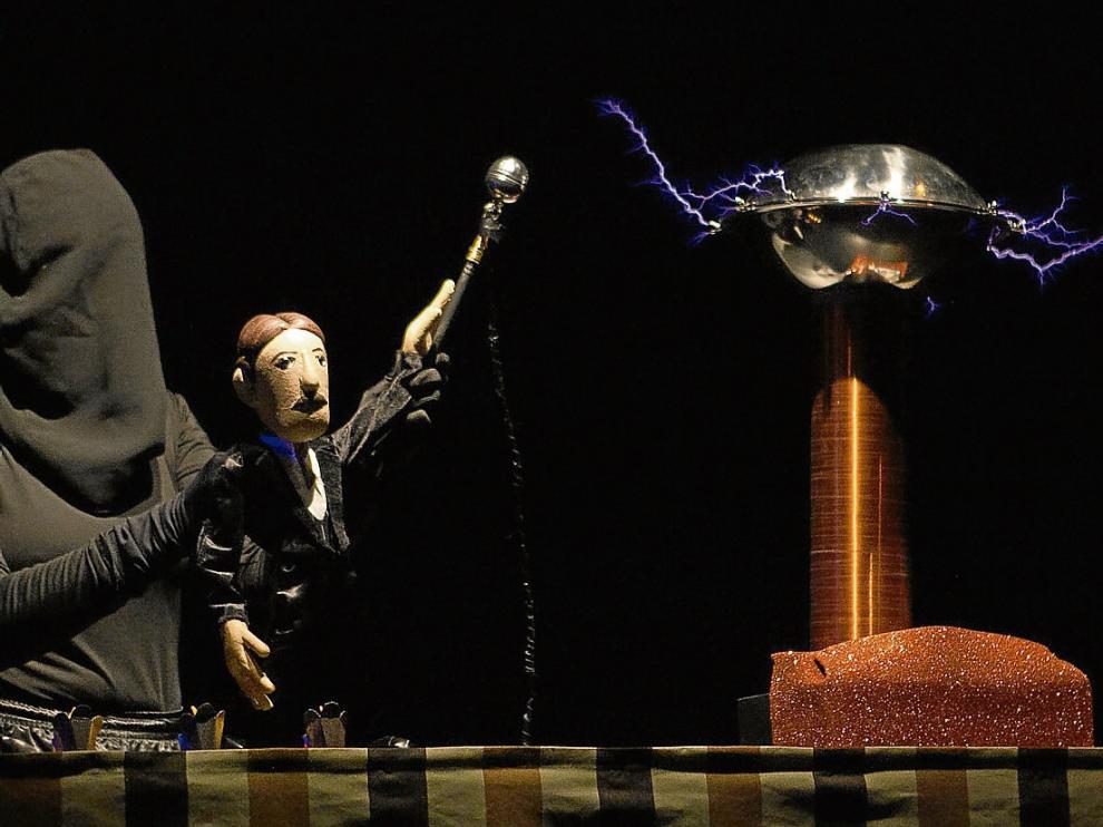 Teatro de sombras, títeres y descargas eléctricas en el espectáculo '¡Rayos y centellas!'.