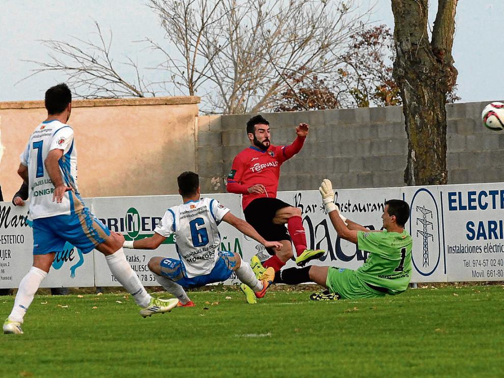 Remate de Edu Silva ante Ribas.