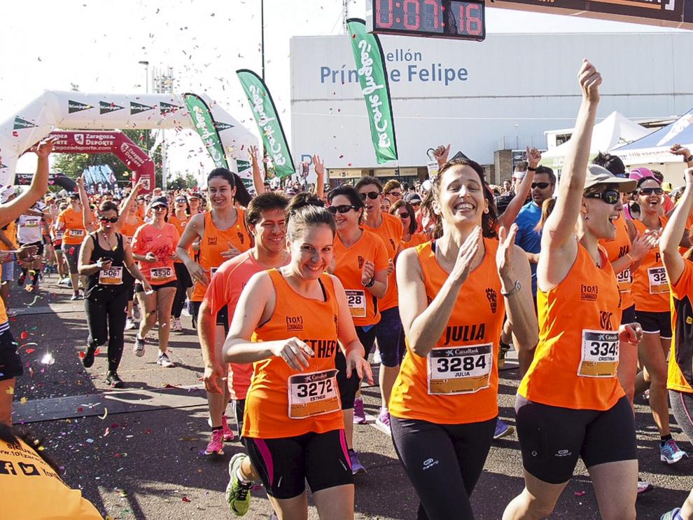 Un grupo de mujeres, en la salida de la 10K de Zaragoza de este año