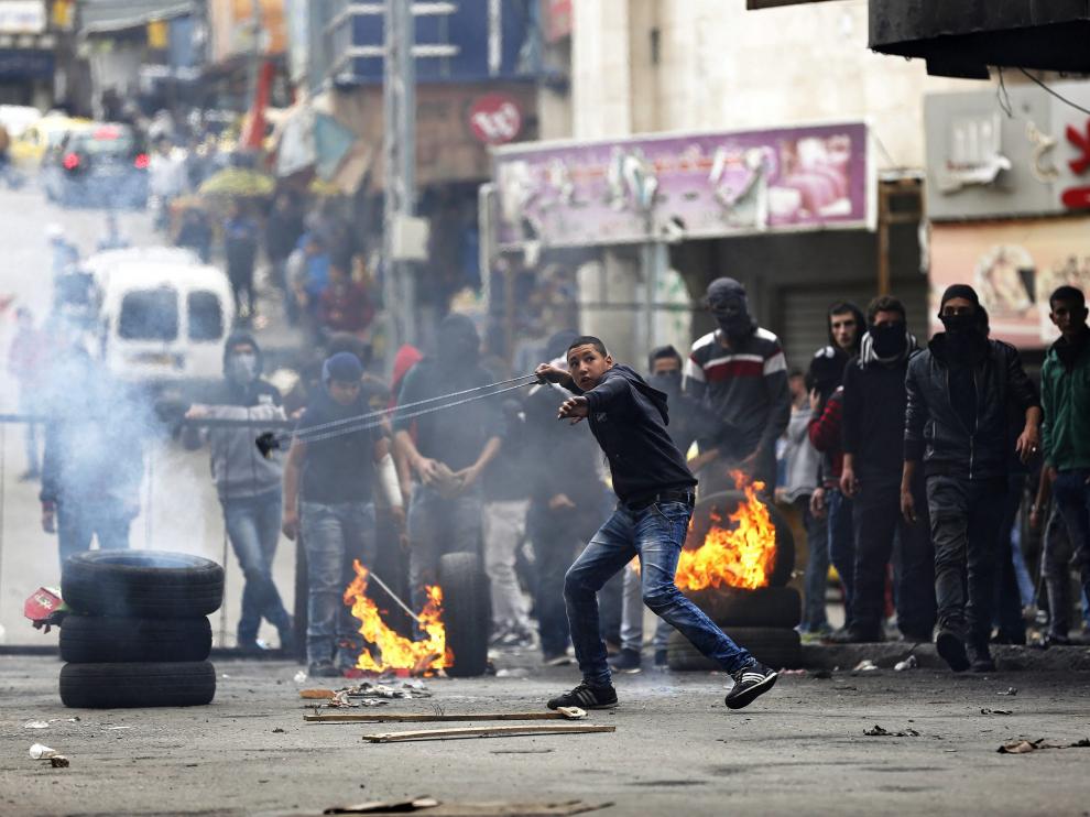 Diez palestinos heridos de bala en protesta.