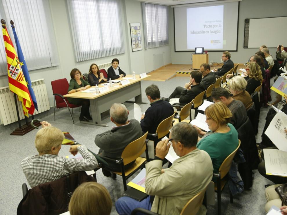 Mayte Pérez, en el Consejo Escolar de Aragón.