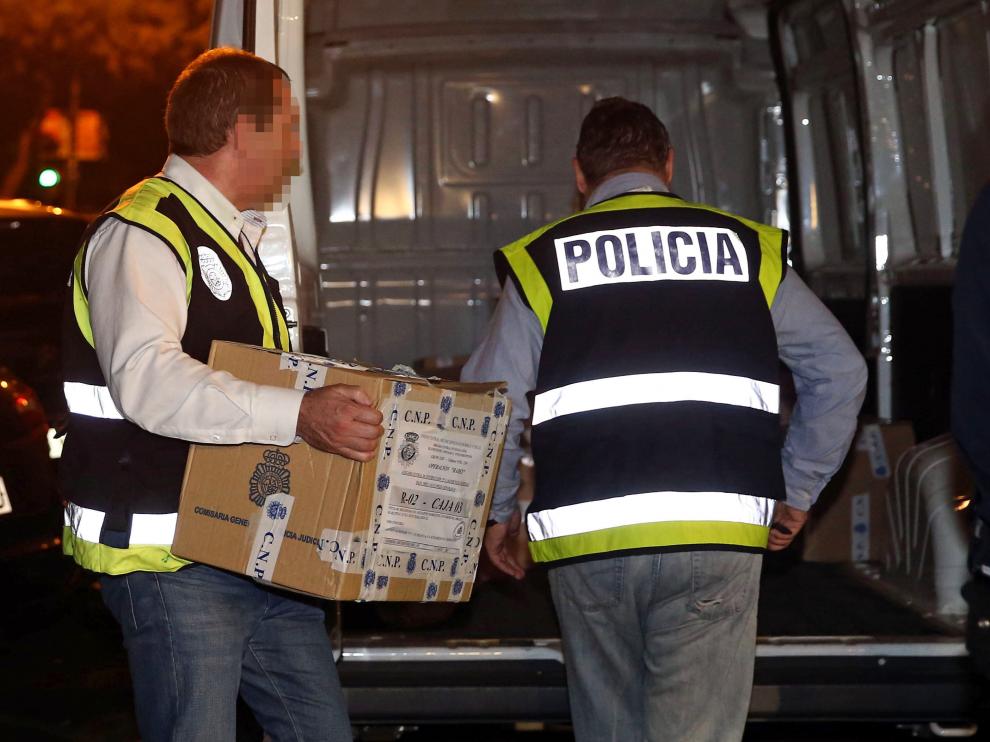 Los efectivos de la Unidad de Delitos Económicos y Financieros encargados del registro han estado en el lugar durante once horas, recopilando documentación.