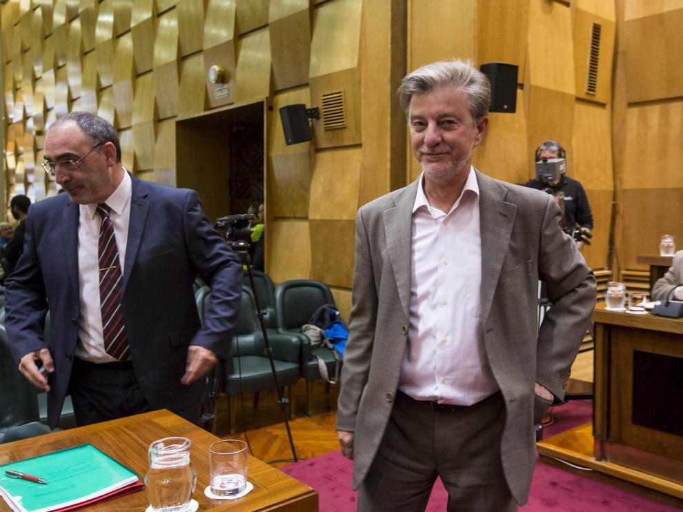 El alcalde de Zaragoza, Pedro Santisteve, en el pleno de este lunes.