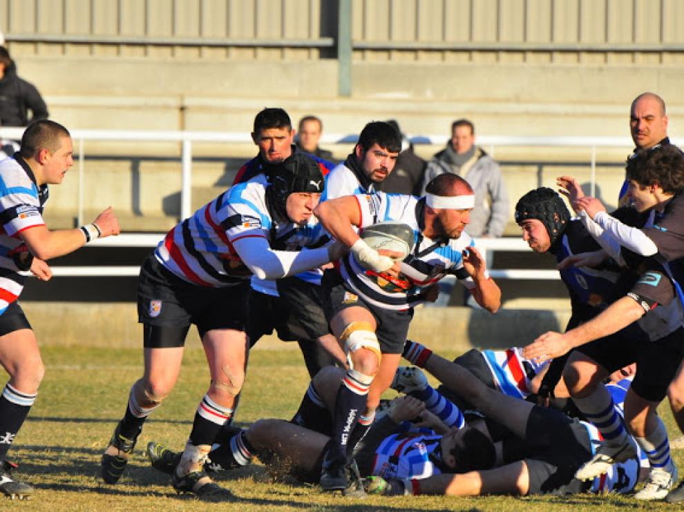 Un partido de rugby entre el Fénix y el Ejea