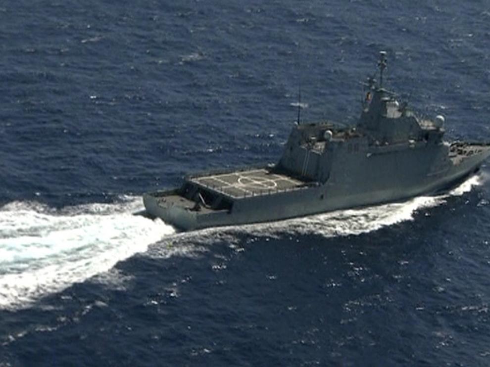 Uno de los barcos que participa en la búsqueda de los militares desaparecidos