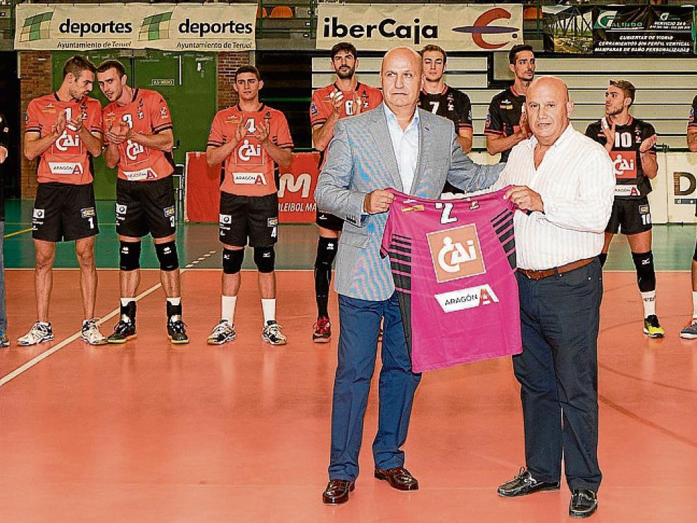 Ranera y Larramendi se encargaron de presentar la camiseta.