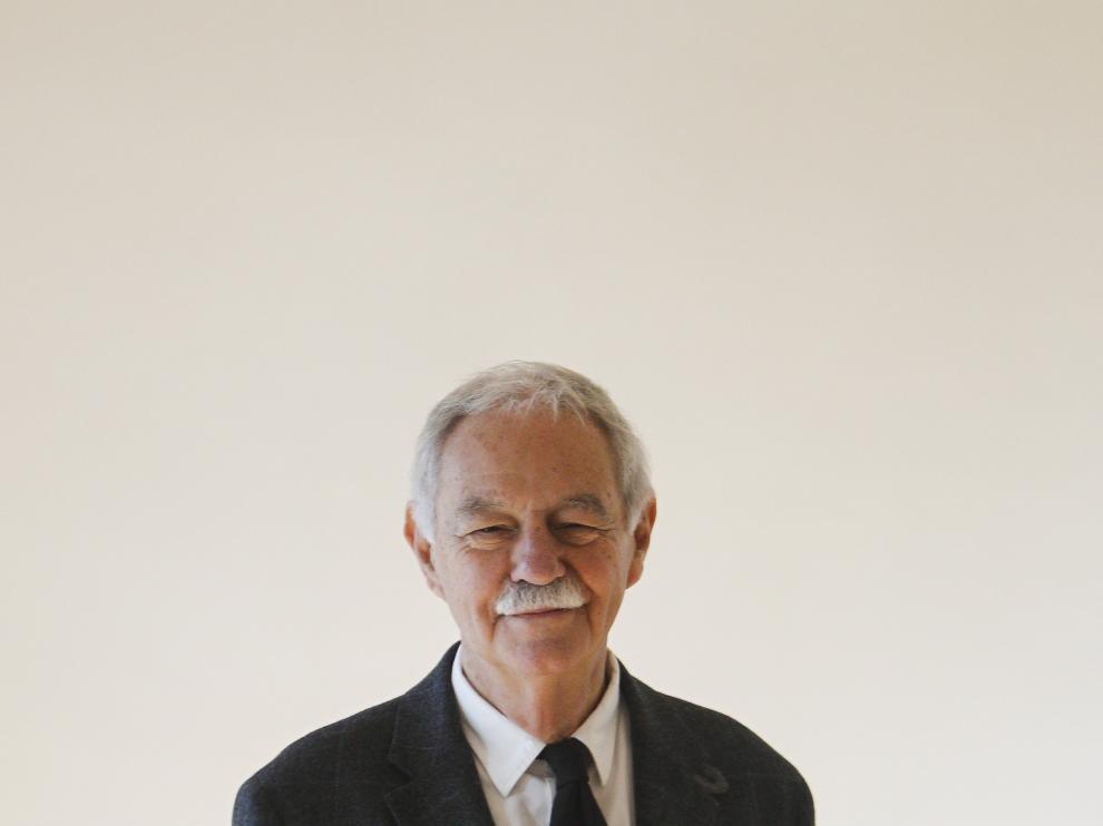 Eduardo Mendoza.