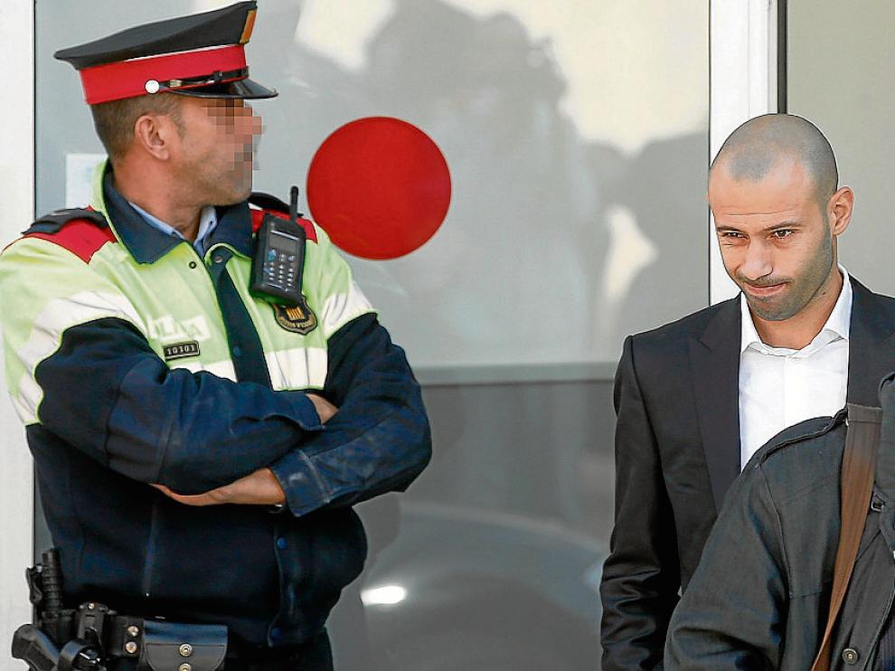 Javier Mascherano, a su salida ayer del juzgado de Gavá.