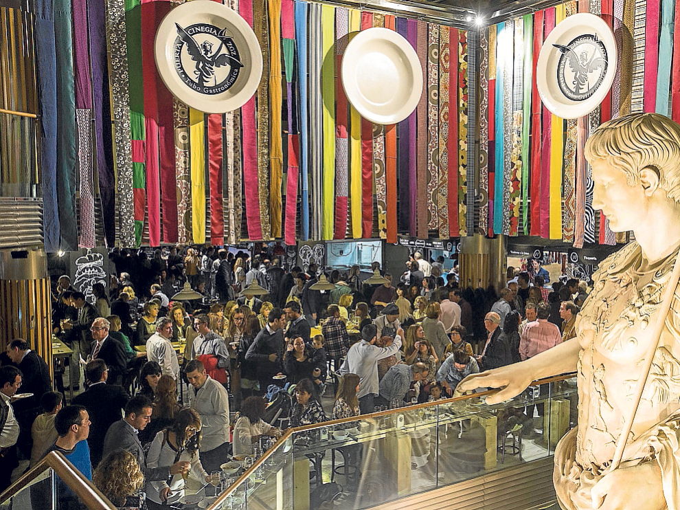 Puerta Cinegia Gastronómica recibía anoche a sus primeros visitantes.