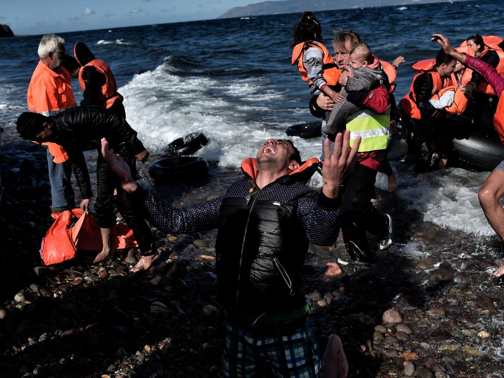 Unos 242 fueron rescatados de la embarcación.