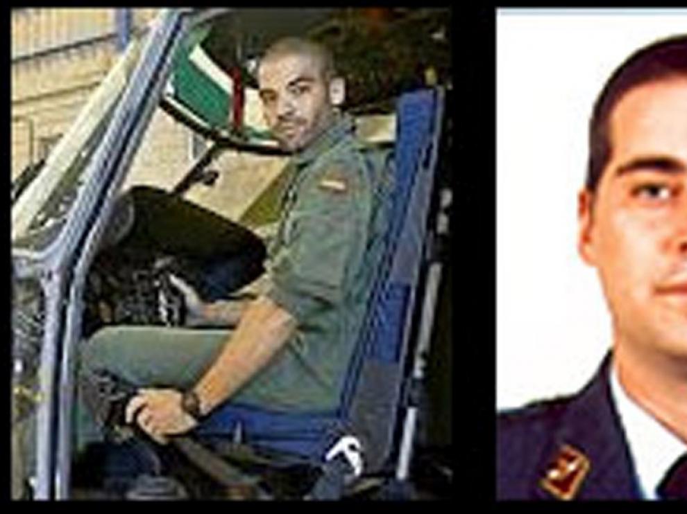Combo de fotografías de archivo facilitadas por el ministerio de Defensa en la que aparecen (de izda. a dcha.) El capitán José Morales Rodríguez, de 36 años; el teniente Saúl López Quesada, de 26 años; y el sargento Jhonander Josué Ojeda Alemán, de 27;