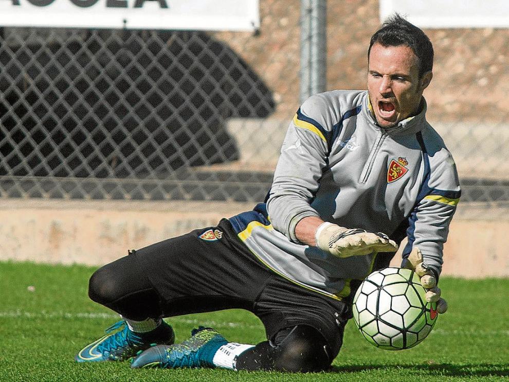 Manu Herrera, en un entrenamiento del RealZaragoza.