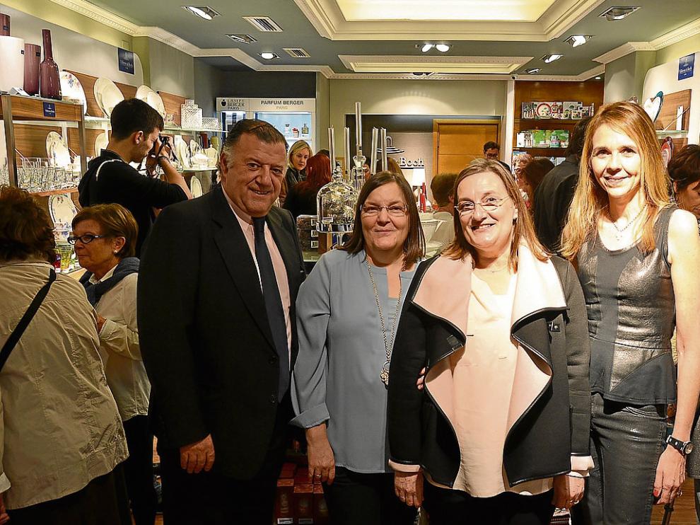 Jaime Sucrana, Ana Escalante, Blanca Escalante y Cristina Pallarols, en la inauguración.