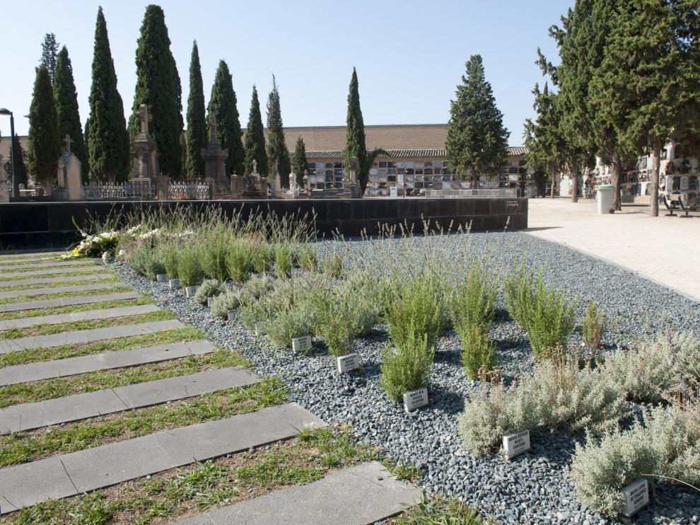 Jardín de cenizas del cementerio de Torrero de Zaragoza.