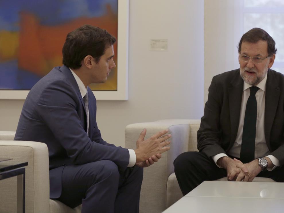 Rivera se reúne en Moncloa con Rajoy.