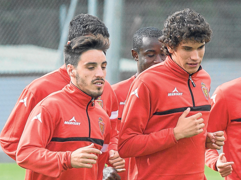 Isaac, Vallejo y Rico, en primer término, tres de los componentes de la defensa zaragocista en la excelente racha de las últimas 6 jornadas.