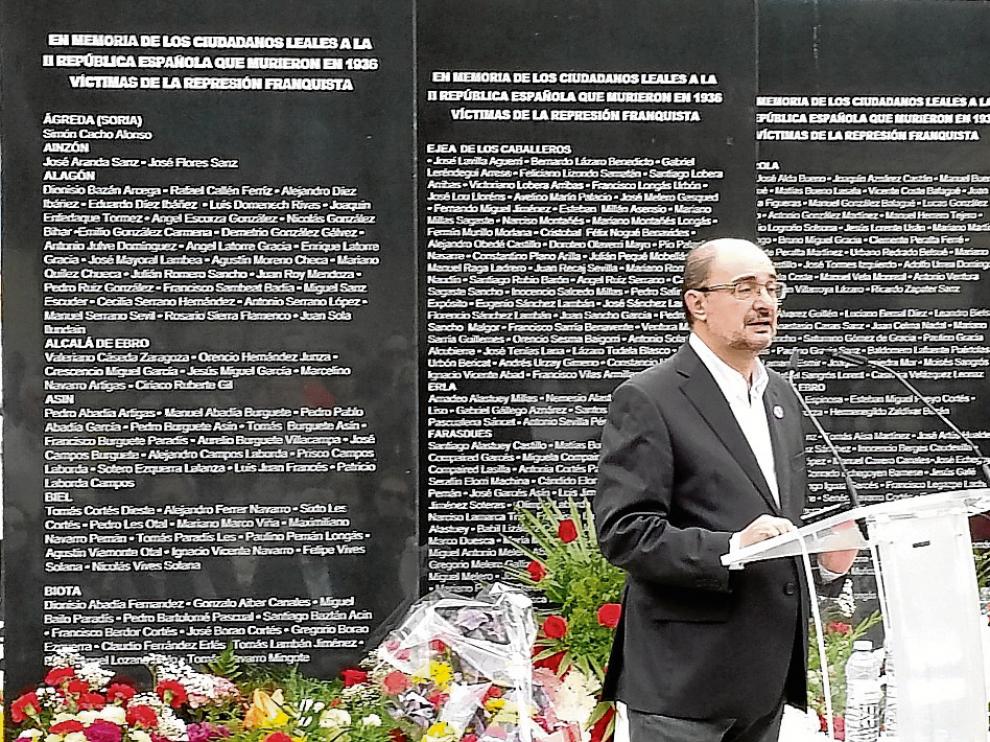 Promesa en un homenaje a las víctimas de la "represión franquista".