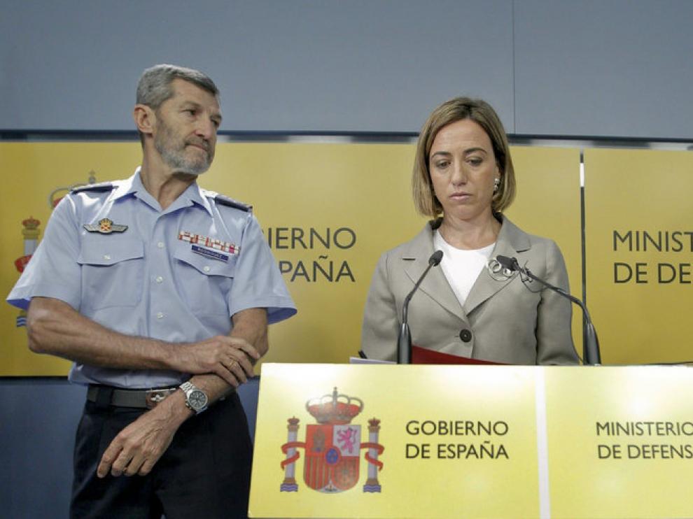 Julio Rodríguez junto a Carme Chacón en una imagen de archivo.