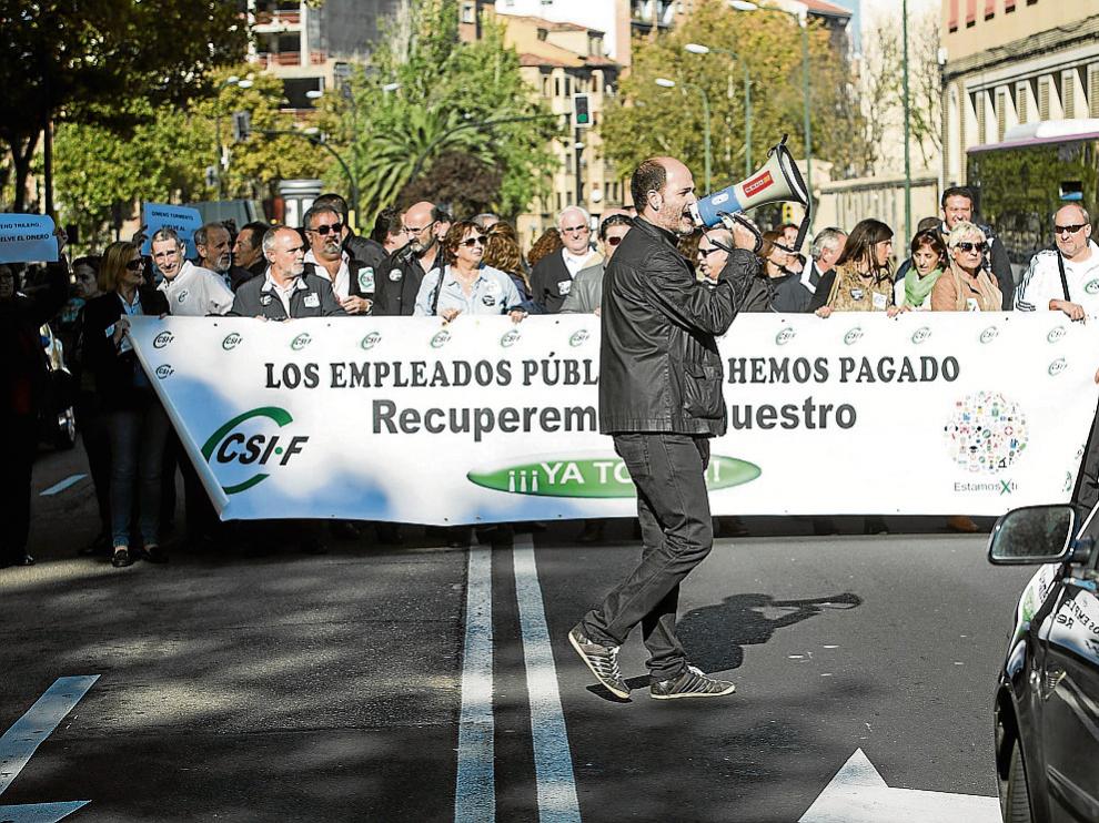 Los sindicalistas cortaron ayer durante unos minutos el paseo María Agustín.