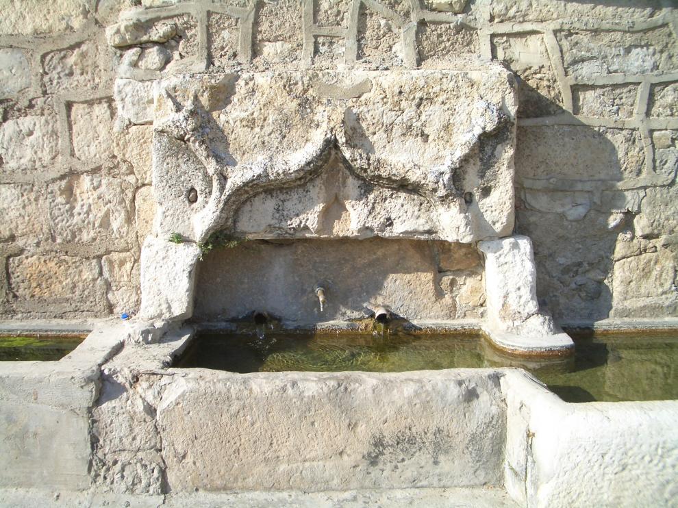 Caños de la Fuente d' Abaix y lavadero de Fonz.