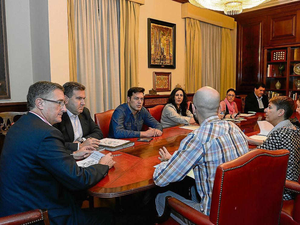 El alcalde, Manuel Blasco, presidió la comisión que debatió sobre el destino de la iglesia de San Miguel.