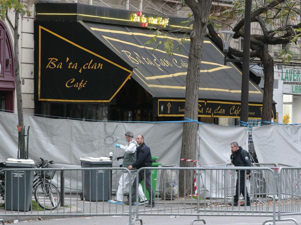 Exterior de la sala Bataclan días después del atentado